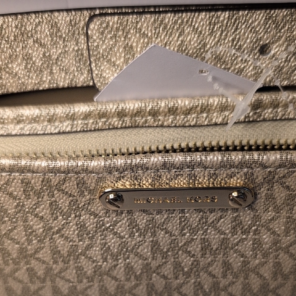 Michael Kors Metallic Adjustable Belt Bag in Gift Box - Picture 4 of 9